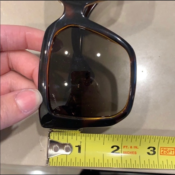 Gucci Sunglasses w/ case and cloth. - Picture 6 of 8